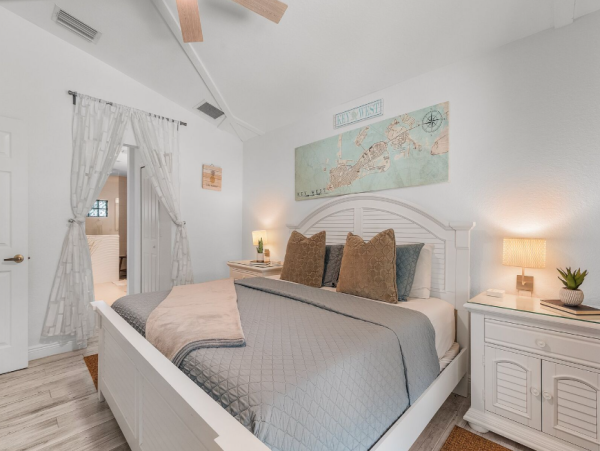 Luxury Cape Coral Retreat - 4 Bedroom Home with Private Pool